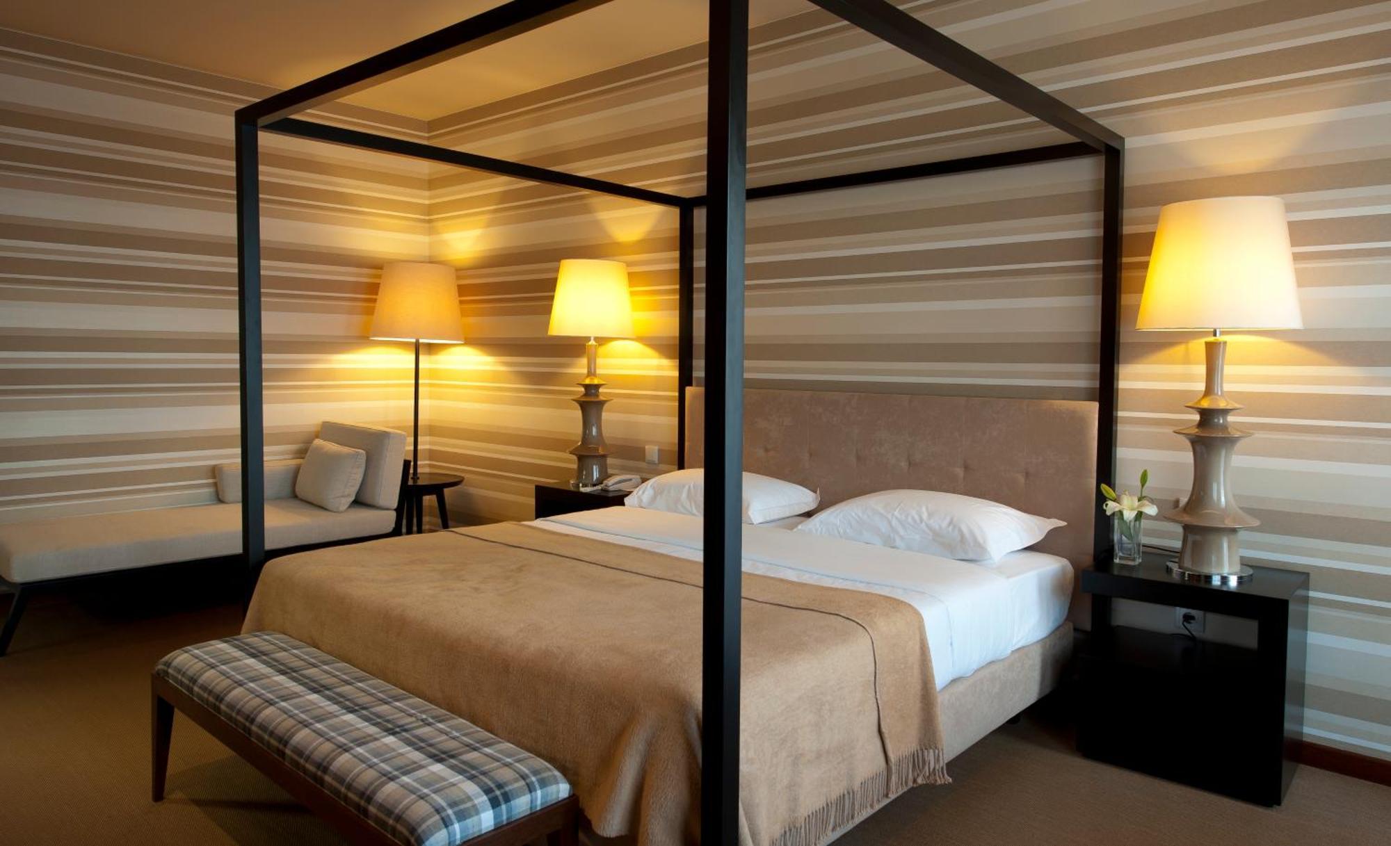 Suite (2 Adults + 1 Child up to 12 years old),1198180972:JPEG